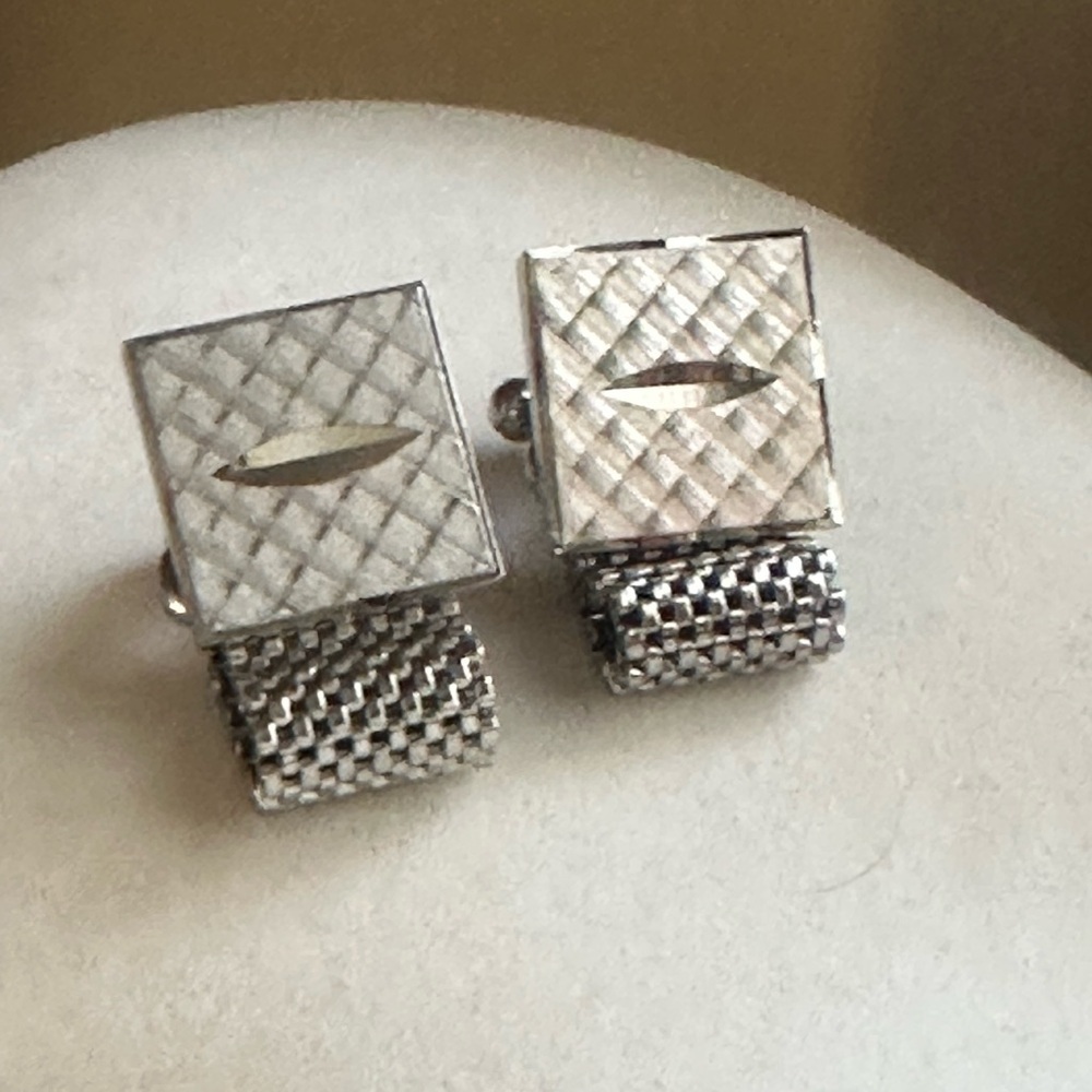 Vintage Non-Magnetic Silver Tone Wrap Around Mesh Cufflinks - MCM